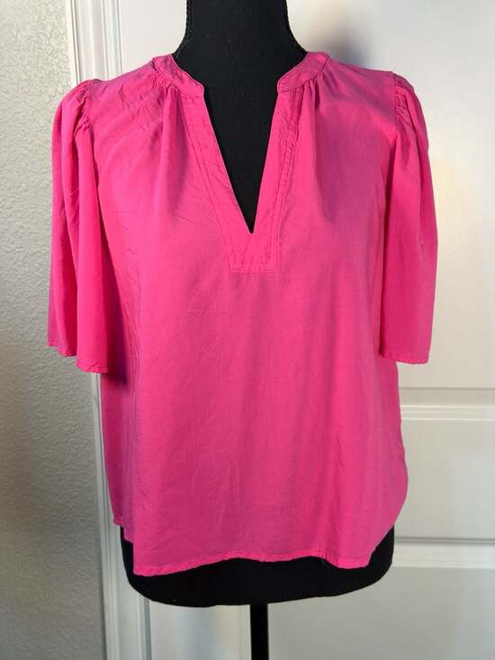 Velvet by Graham & Spencer Tops - Velvet by Graham & Spencer Pink Viscose V-Neck Puff Sleeve Blouse Size XS